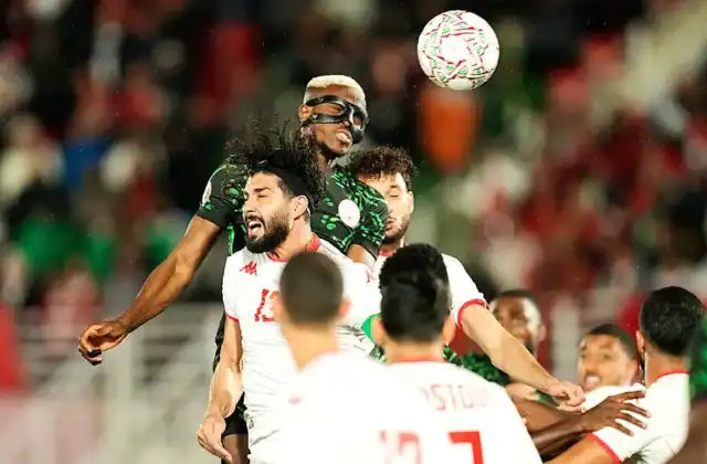 Victor Osimhen heads a ball